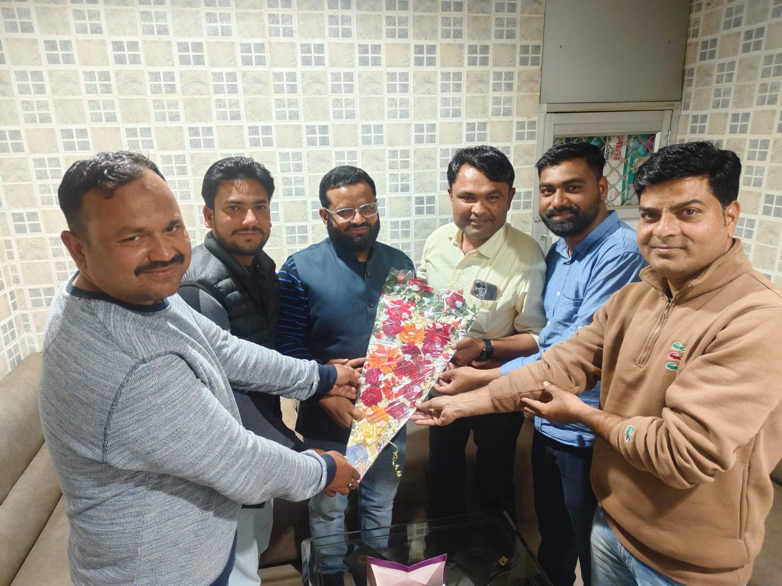 काशीपुर: दरगाह हाजी बसरूद्दीन कमेटी का वक्फ बोर्ड में पंजीकरण संपन्न; पदाधिकारियों ने डॉ. हसन नूरी का जताया आभार